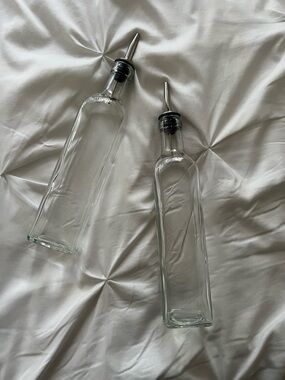 Glass Oil Dispenser with Stainless Steel and Silicone Lid Set